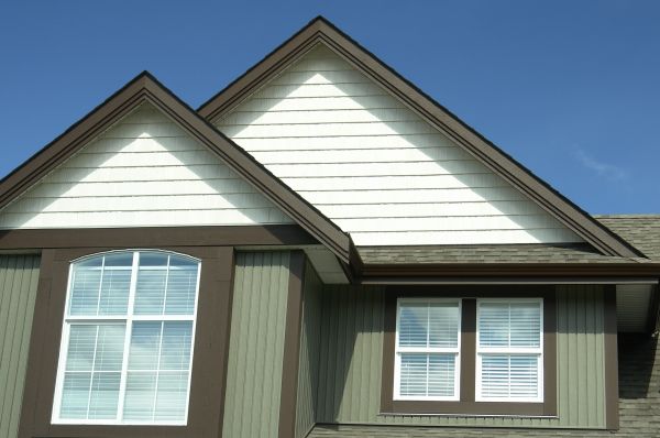 Cost of Vertical Vinyl Siding Repair in Seattle